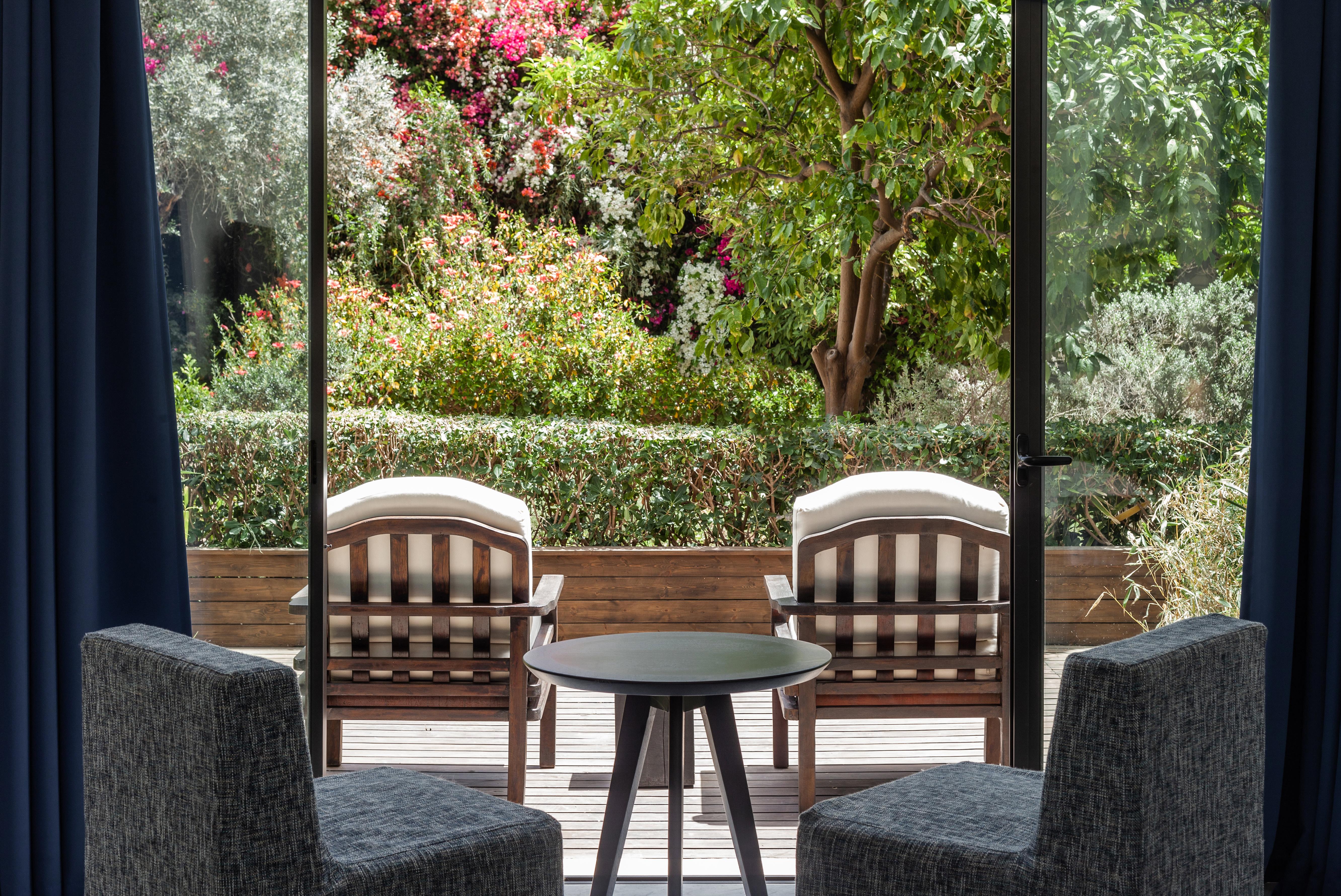 Almyra Hotel Paphos Luaran gambar The garden
