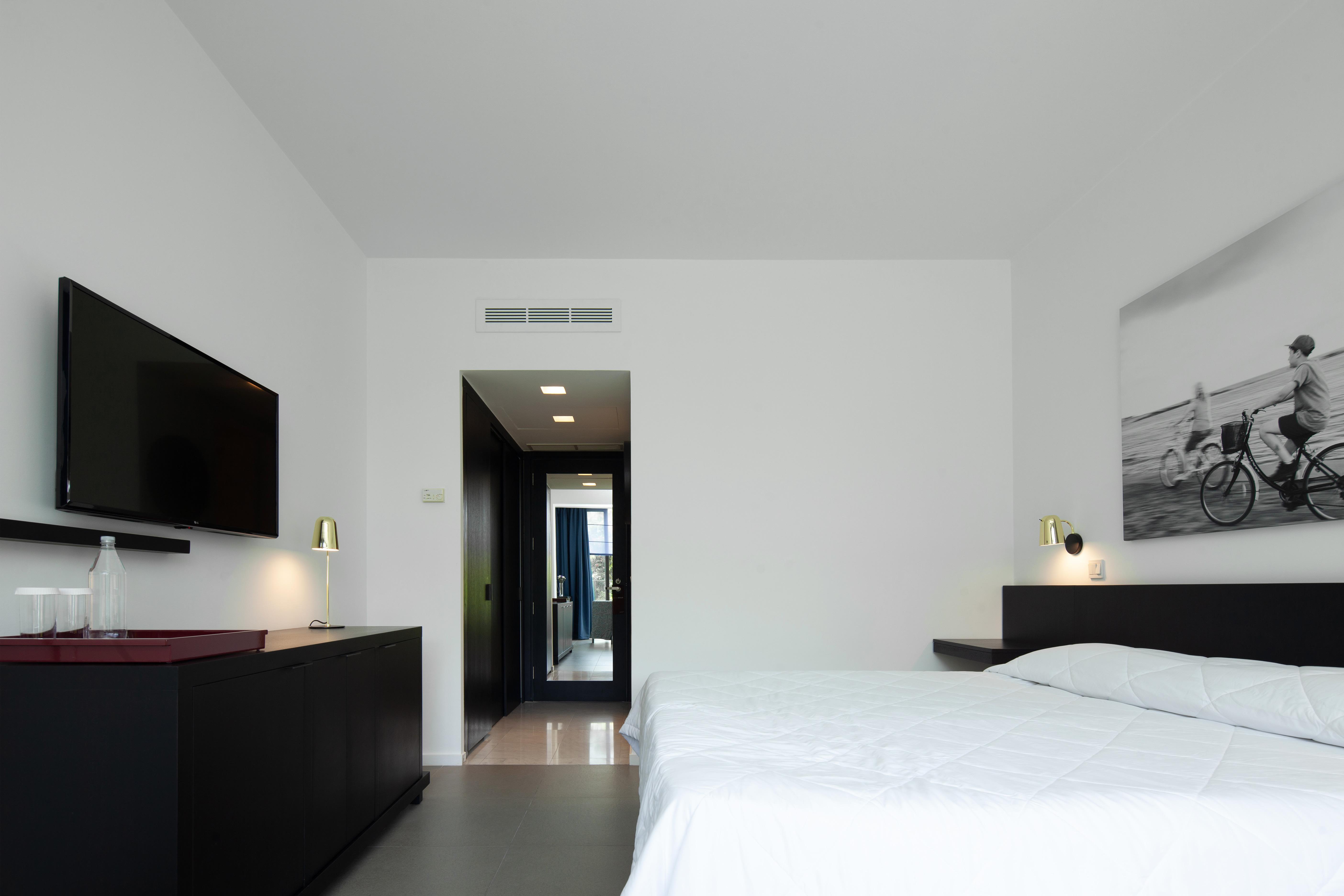 Almyra Hotel Paphos Luaran gambar A room at the hotel