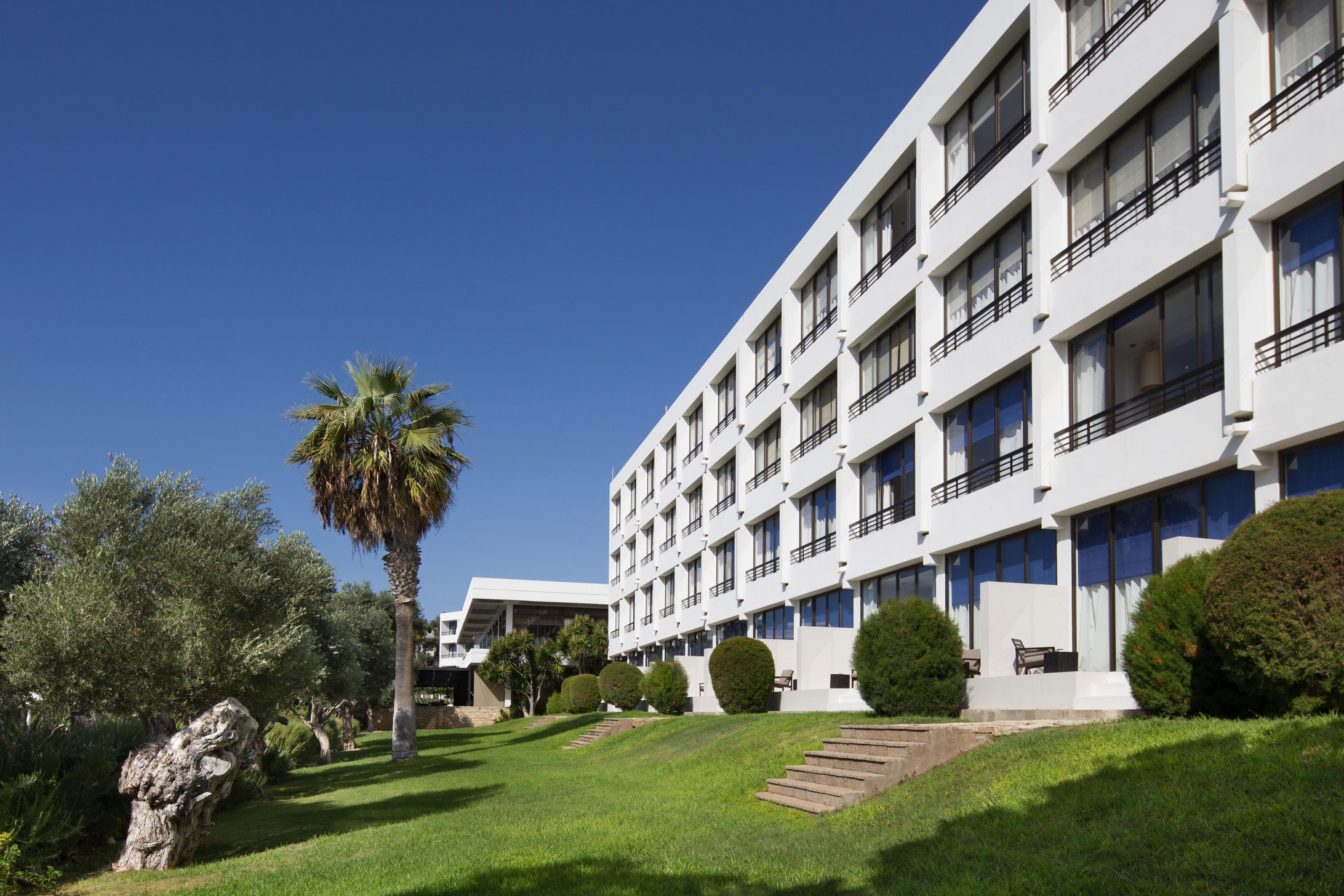 Almyra Hotel Paphos Luaran gambar The hotel