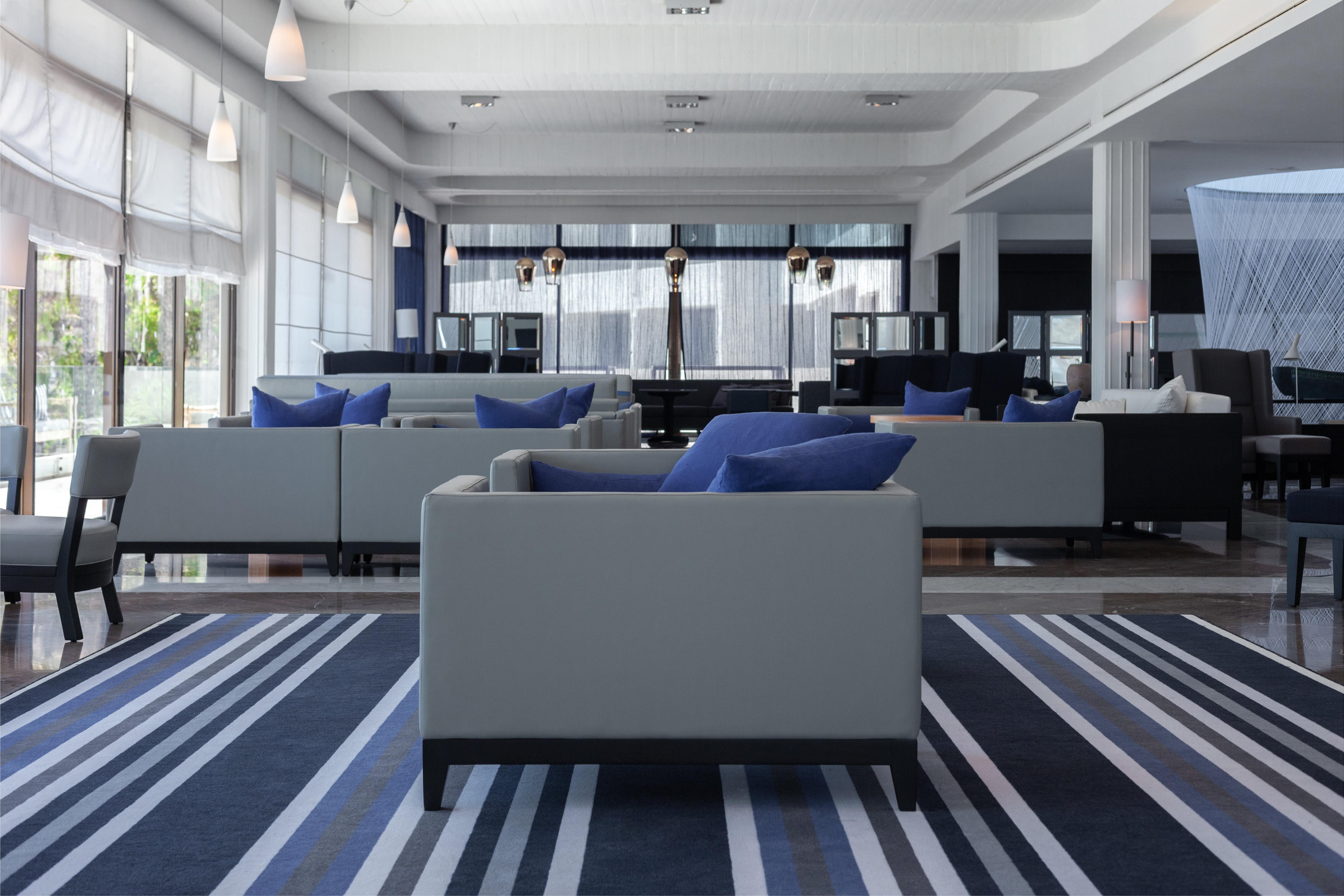 Almyra Hotel Paphos Luaran gambar The lounge at the airport