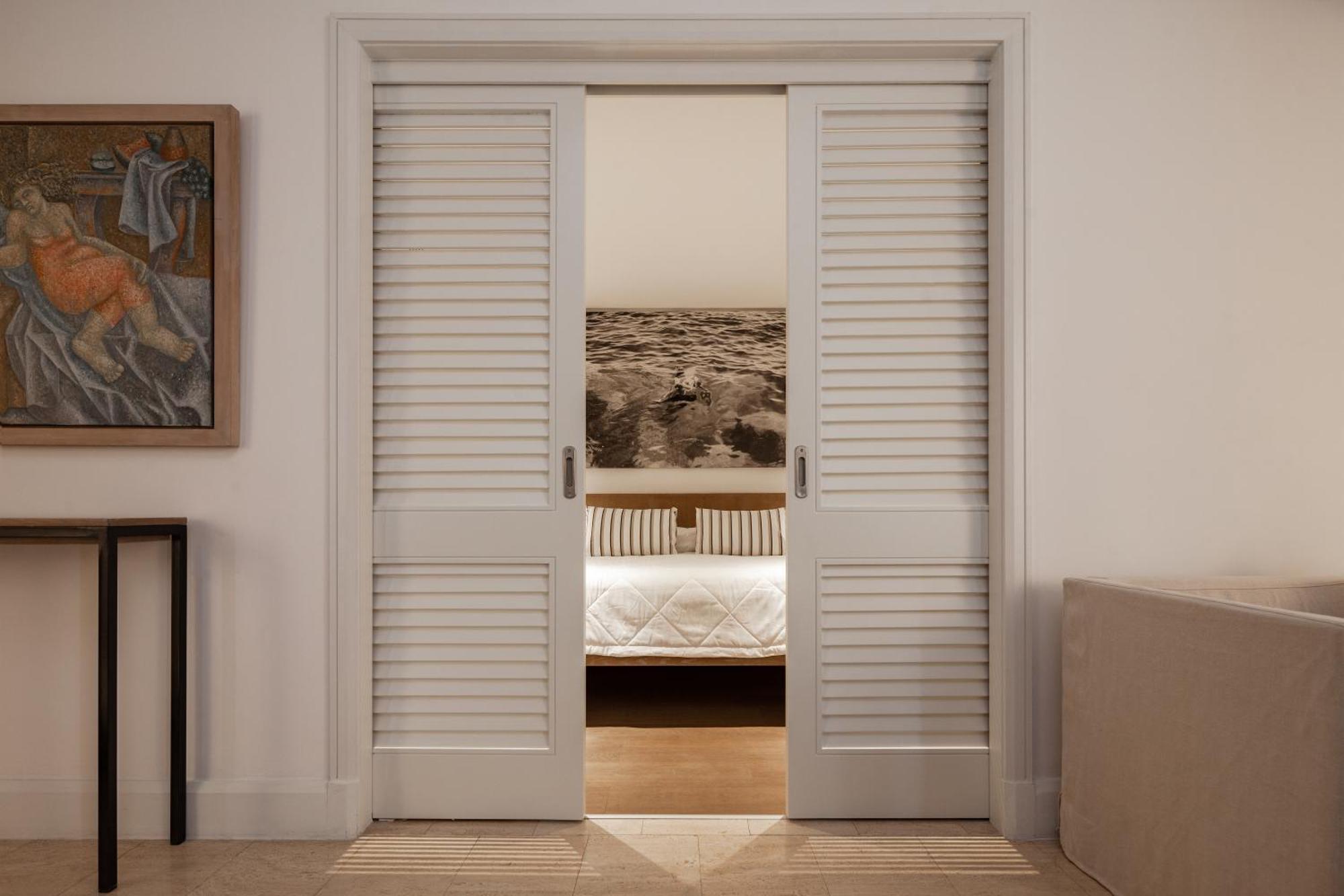 Almyra Hotel Paphos Luaran gambar A pocket door