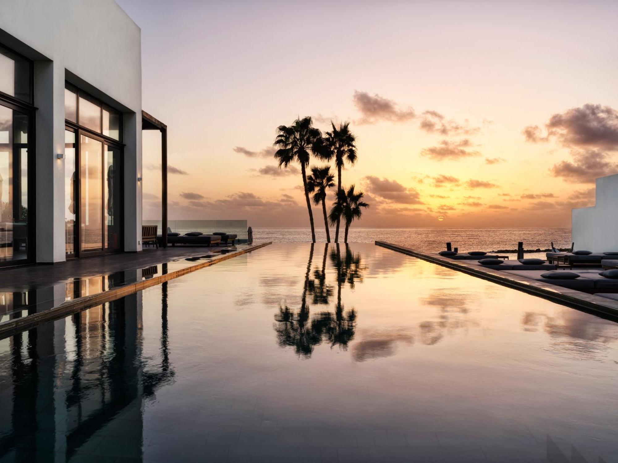 Almyra Hotel Paphos Luaran gambar Sunset at the St Regis Maldives