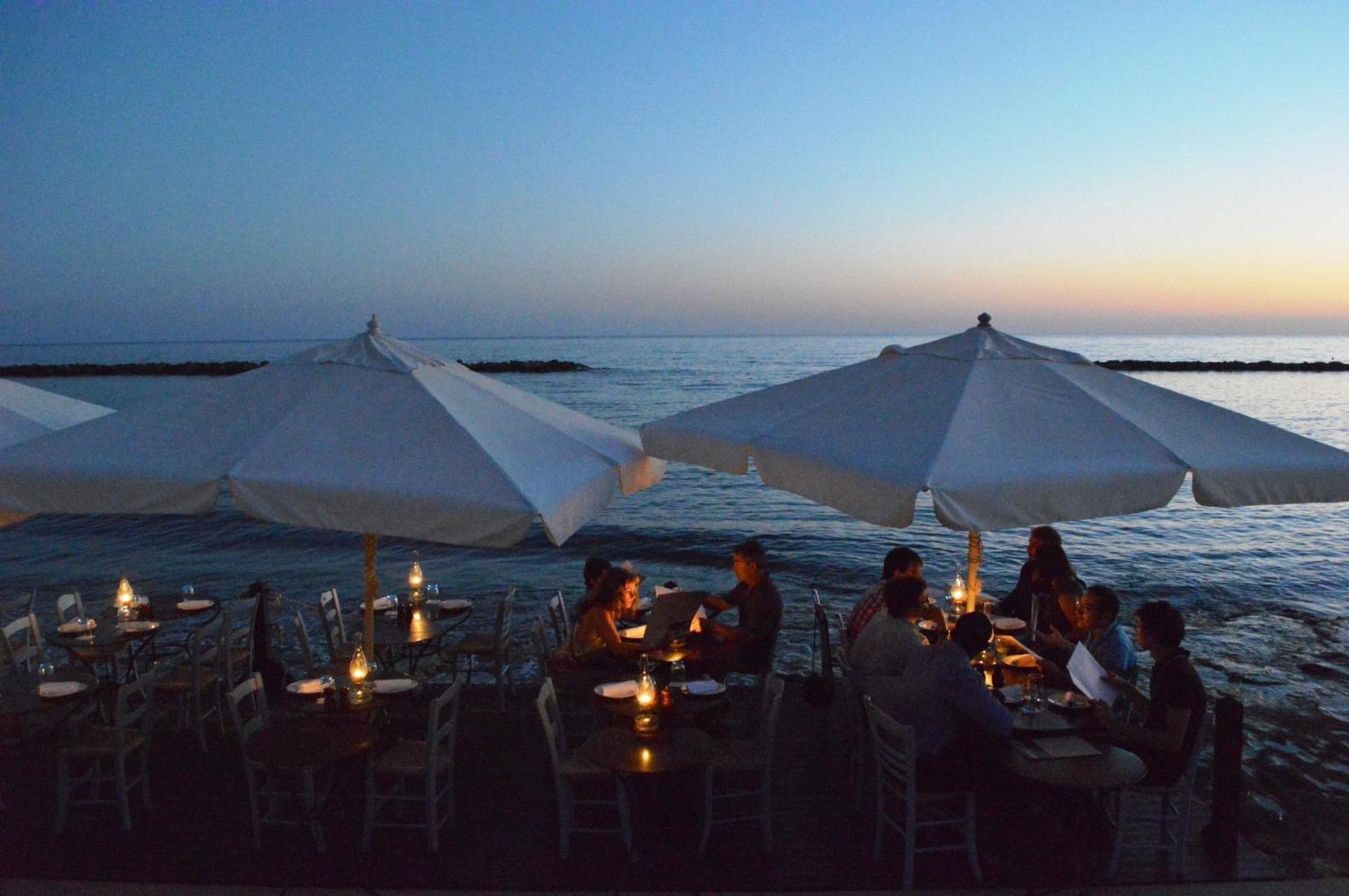 Almyra Hotel Paphos Luaran gambar Beach restaurant in Italy