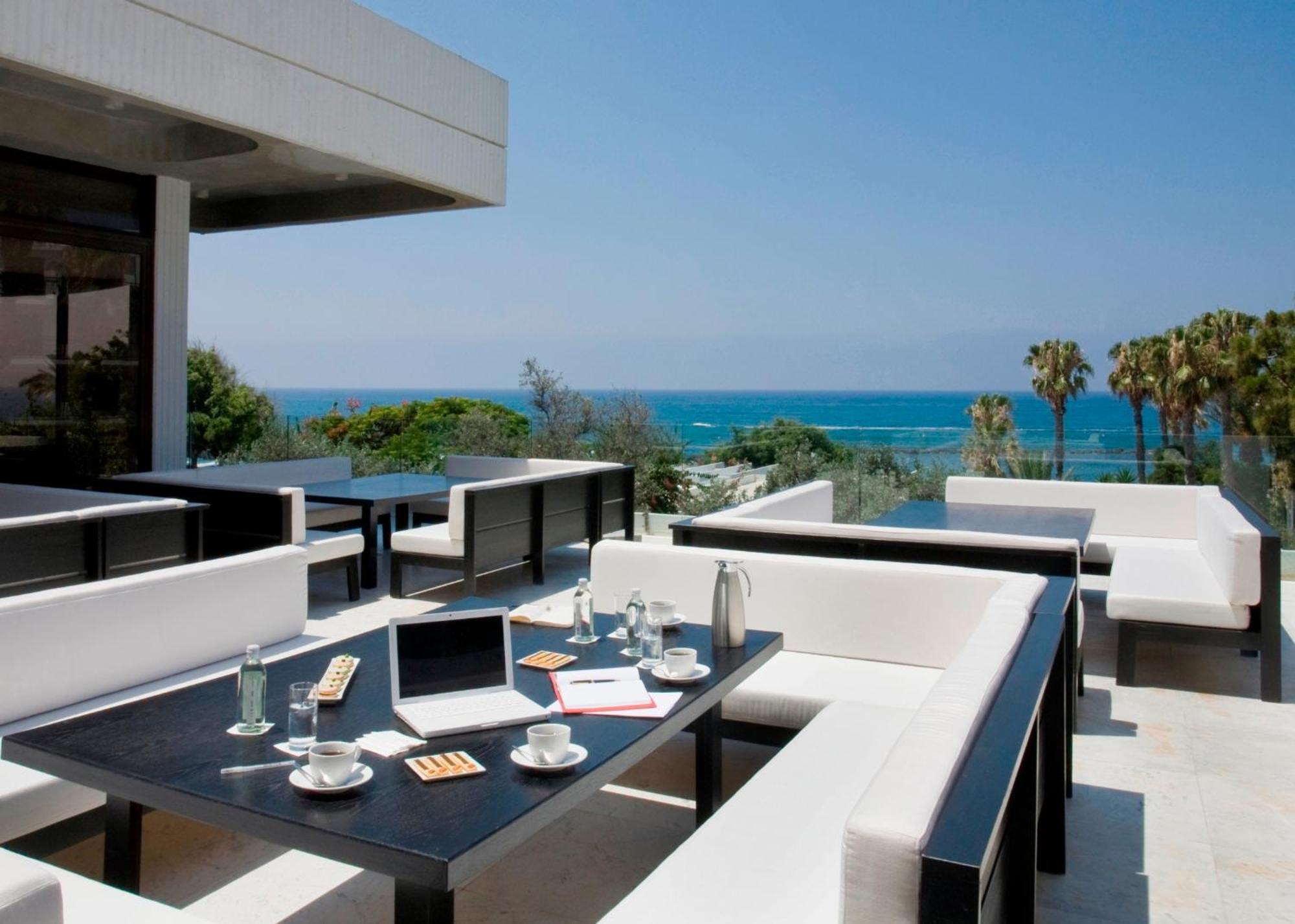 Almyra Hotel Paphos Luaran gambar The Sky Bar